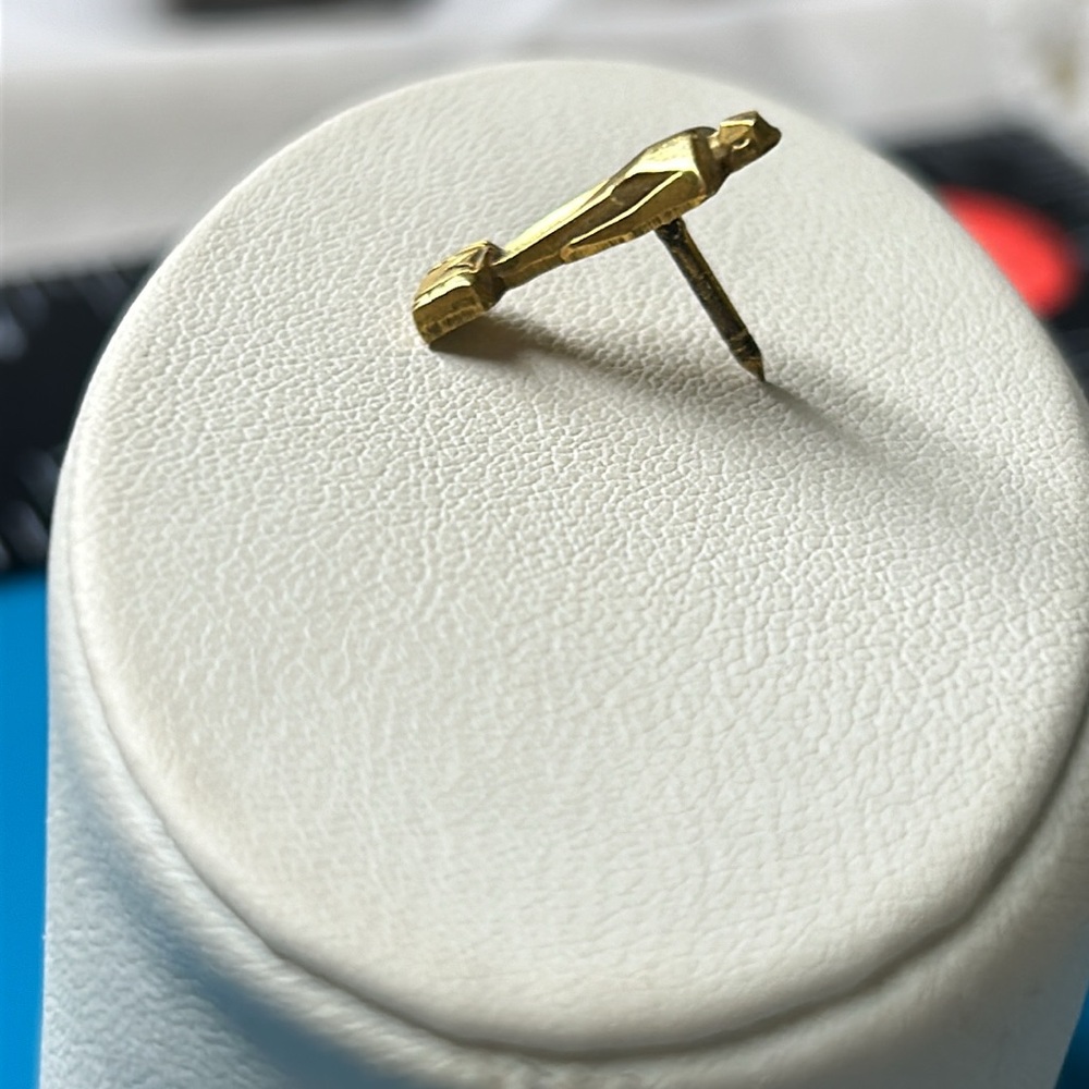 10k Vintage Man Figure Lapel Pin - image 3